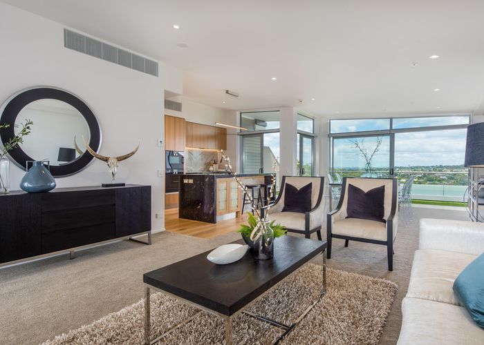 at 101/585 Beach RD, Rothesay Bay, Auckland