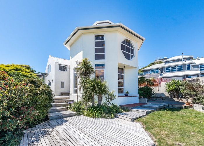  at 4 Paratu Way, Strathmore Park, Wellington