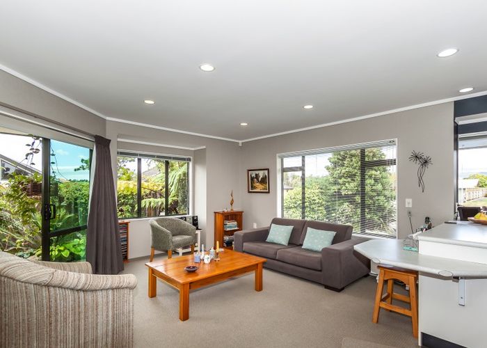  at 3 Jasmine Place, Fitzherbert, Palmerston North