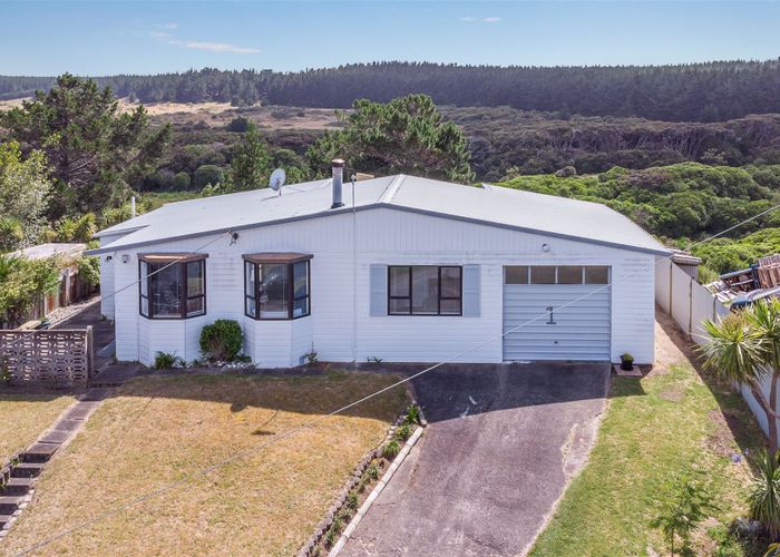  at 1 Muritai Terrace, Hokio Beach