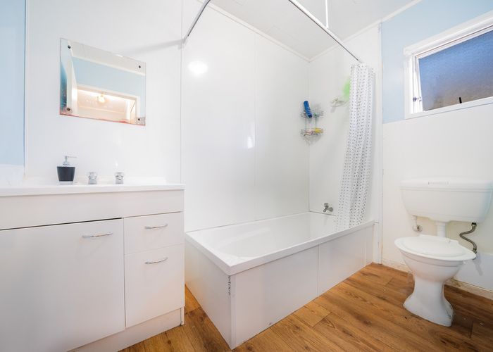  at 2/34 Haddon Street, Mangere East, Auckland