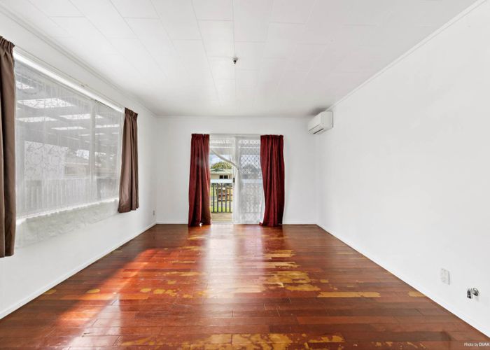  at 1/5 Astral Place, Clover Park, Auckland