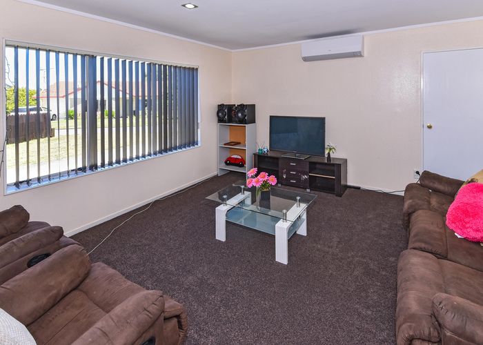  at 11 Horlicks Place, Randwick Park, Auckland