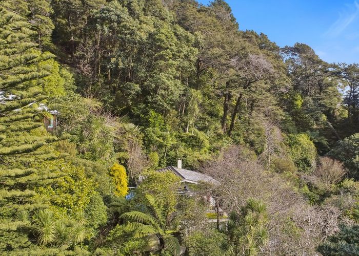  at 8 Huia Road, Days Bay, Lower Hutt