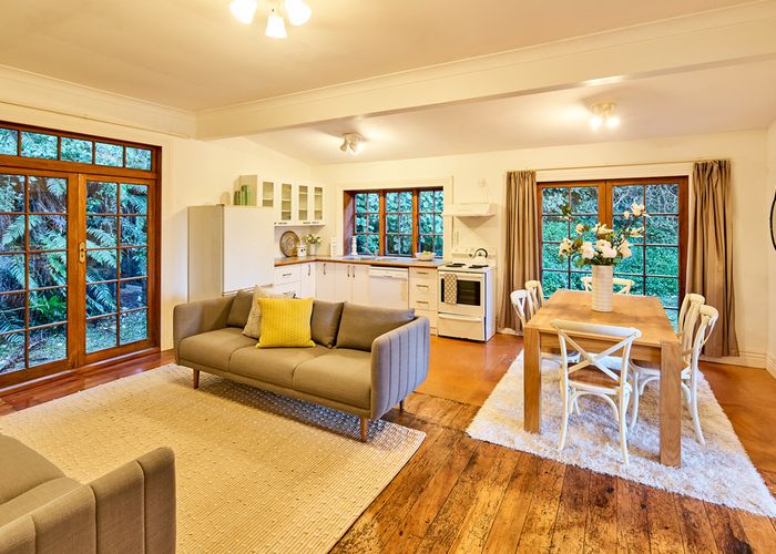  at 2 Military Road, Northland, Wellington