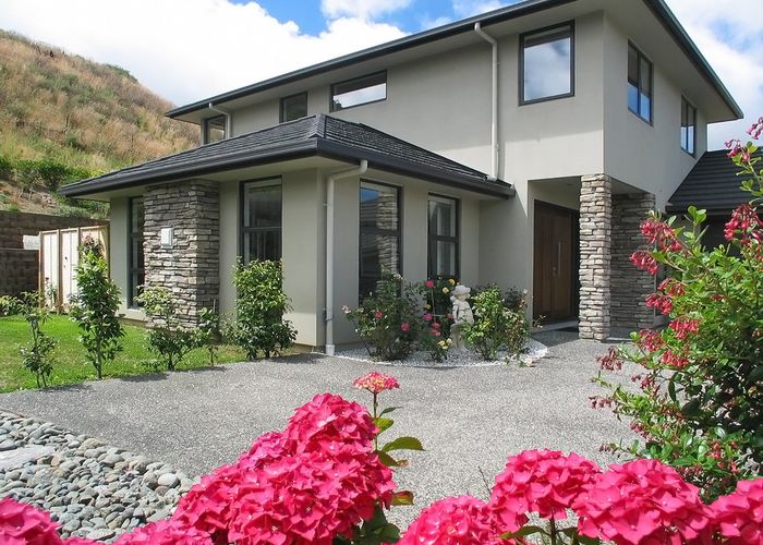 Free property data for 51 Kilkelly Close, Tawa, Wellington homes.co.nz
