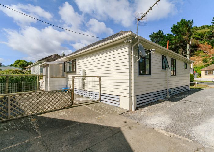  at 122 Wellington Road, Wainuiomata, Lower Hutt