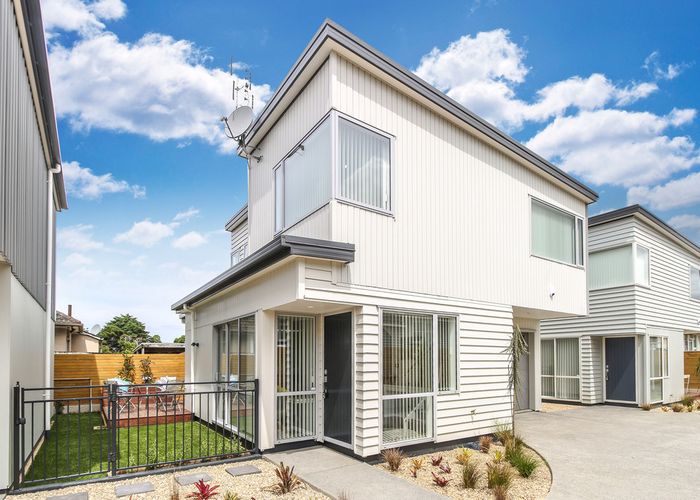  at 3A Anderson Avenue, Point England, Auckland