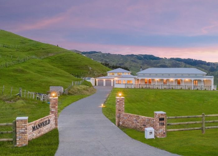  at 172 Bing Lucas Drive, Tawa, Wellington