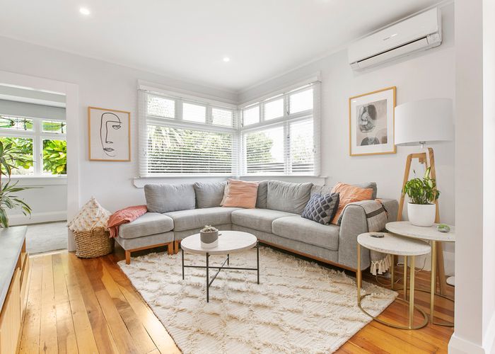  at 2/16 Wallace Road, Mangere Bridge, Auckland