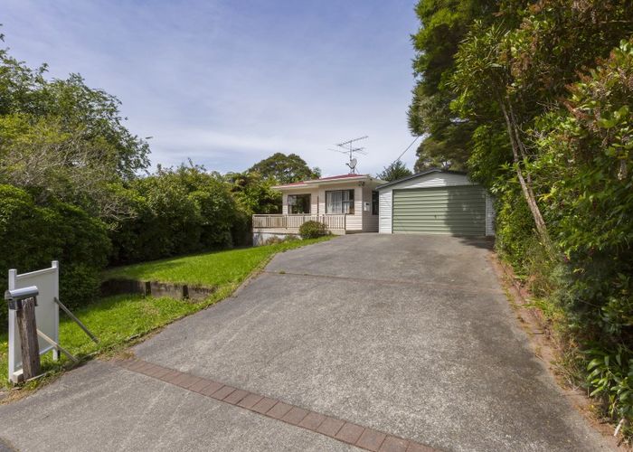 at 9 Avian Crescent, Blue Mountains, Upper Hutt