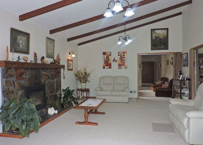  at 9 Patui Avenue, Thornton Bay