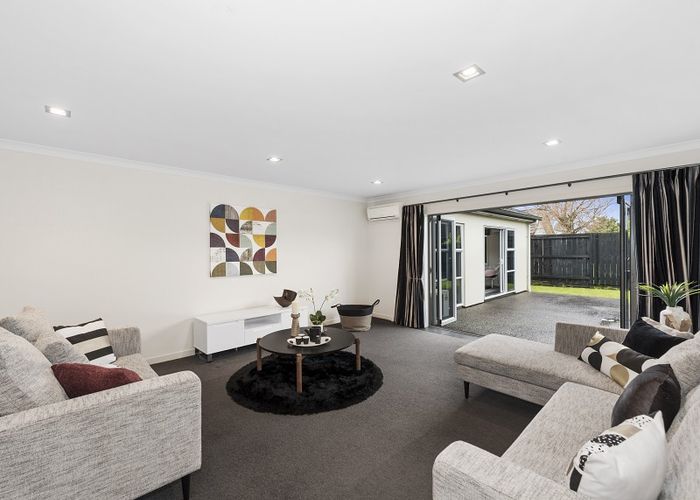  at 20 Connor Court, Huntington, Hamilton