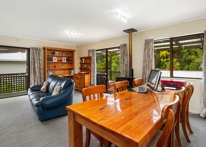  at 38 Elmslie Road, Pinehaven, Upper Hutt