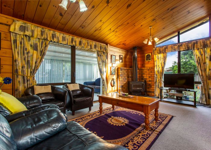  at 6 Chantal Place, Red Hill, Papakura