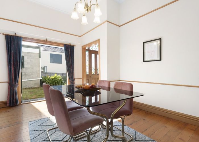  at 346 The Esplanade, Island Bay, Wellington