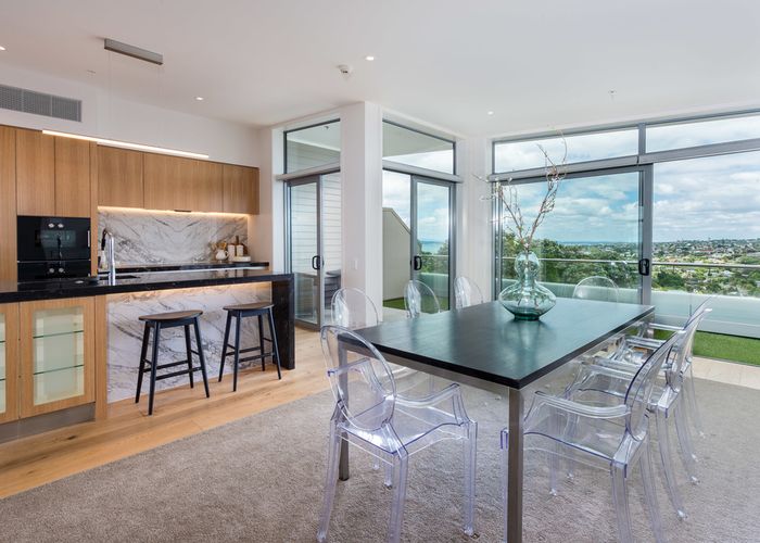 at 101/585 Beach RD, Rothesay Bay, Auckland