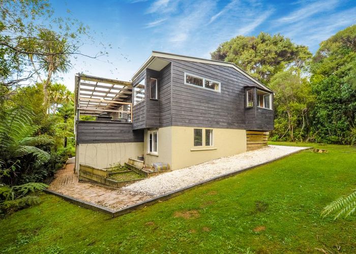  at 7 Hayes Road, Henderson Valley, Auckland