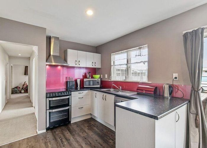  at 6 Fleming Street, Mangere East, Auckland