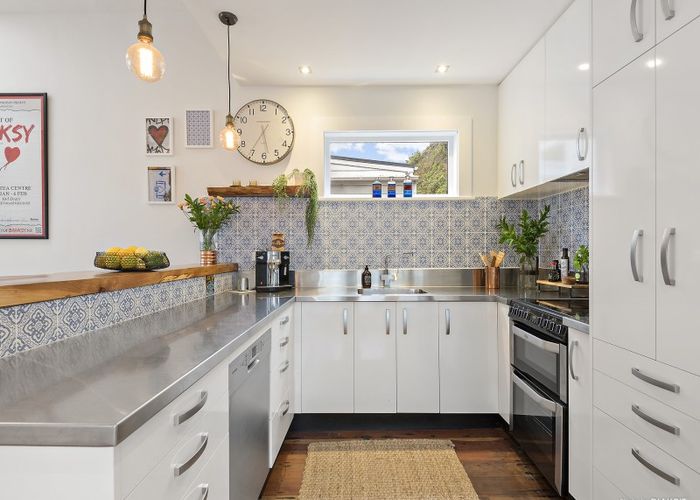  at 206 The Esplanade, Island Bay, Wellington