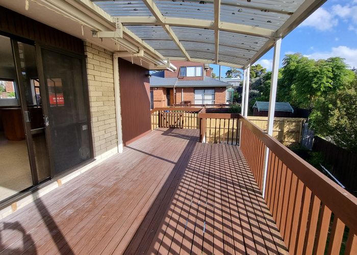  at 1 Cleve Road, Green Bay, Waitakere City, Auckland