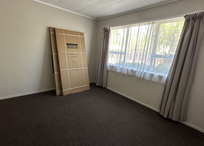  at 13 Roberts Road, Glenfield, Auckland