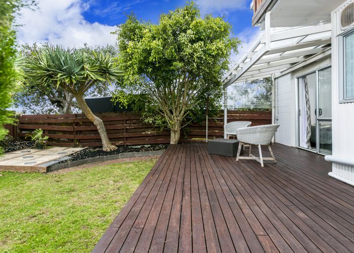  at 2/4 Coronation Road, Glenfield, Auckland