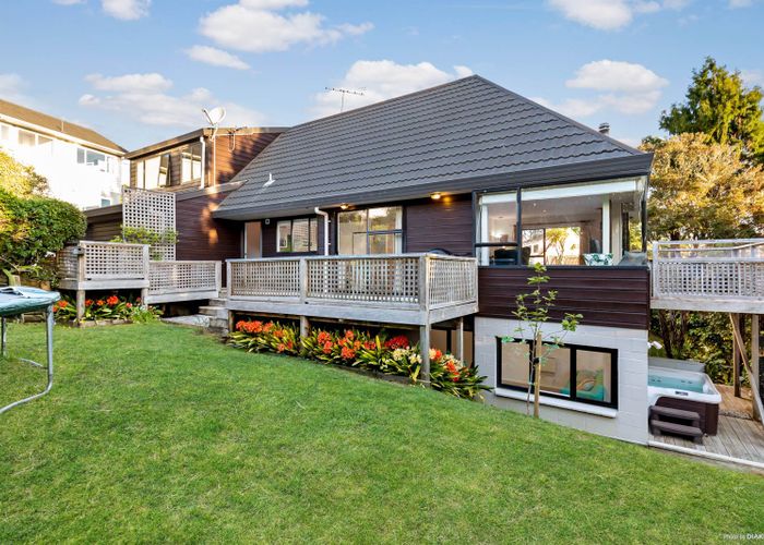  at 2/498 Beach Road, Murrays Bay, Auckland