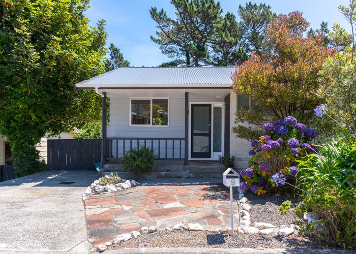  at 9 Cyril Way, Paparangi, Wellington