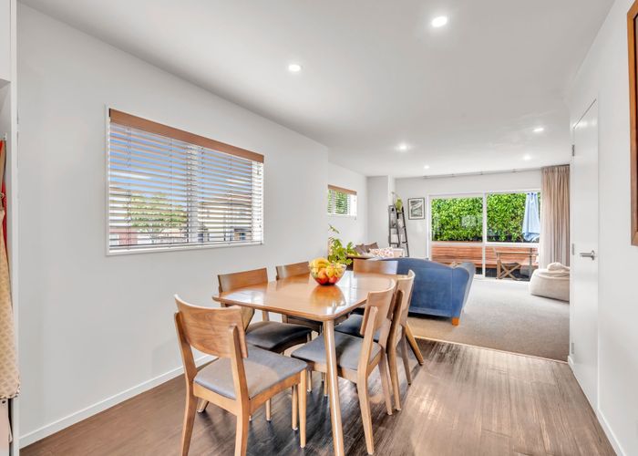  at 33 apple orchard way, Sunnyvale, Waitakere City, Auckland