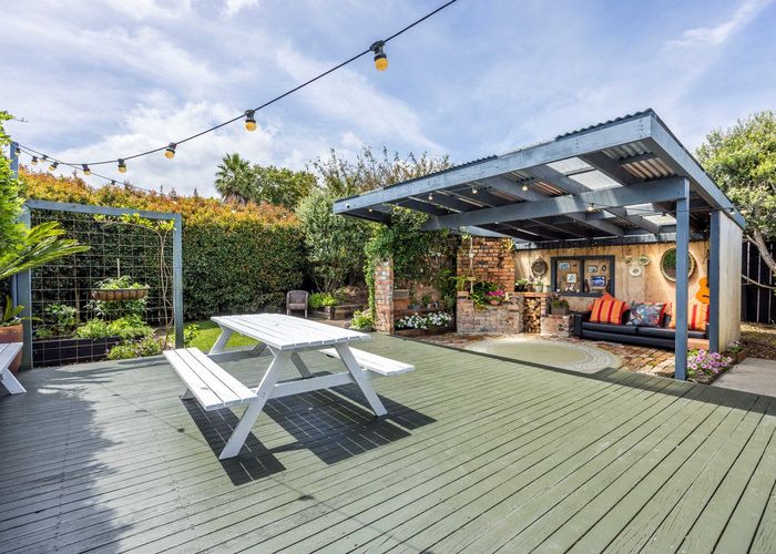  at 8 Craigbank Avenue, New Lynn, Waitakere City, Auckland