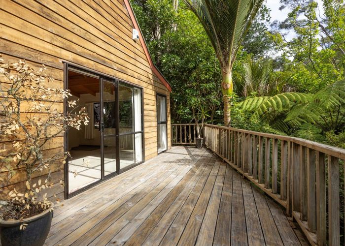  at 92 Laingholm Drive, Laingholm, Waitakere City, Auckland