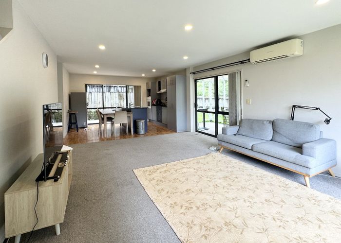  at 6 Sun Place, Henderson, Waitakere City, Auckland