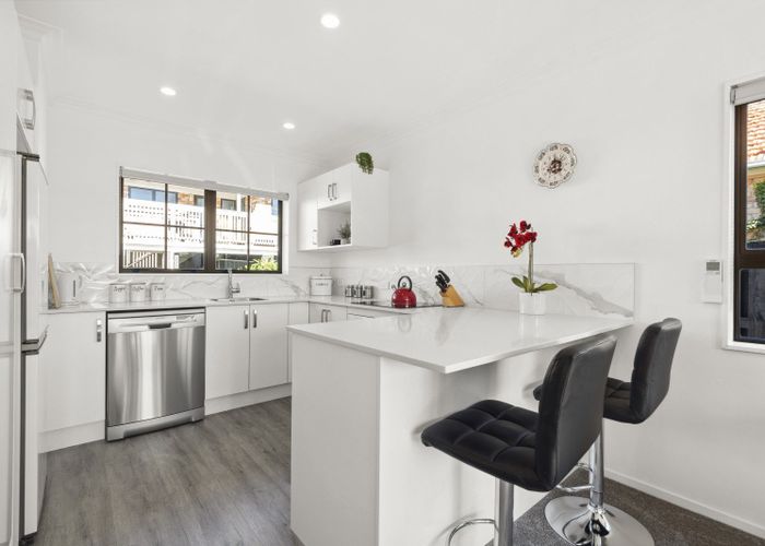  at 2/10 Great South Road, Papakura, Papakura, Auckland