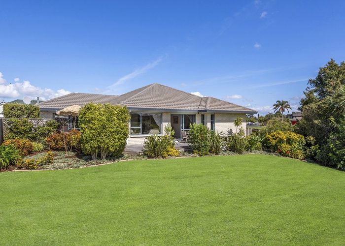  at 2/41 West Fairway, Golflands, Manukau City, Auckland