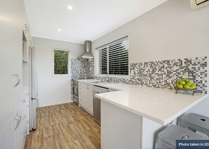  at 1/17 Sandiacre Way, Browns Bay, North Shore City, Auckland