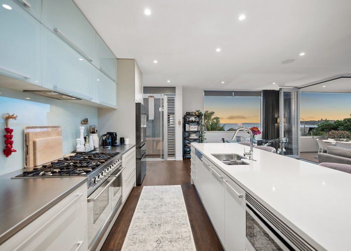  at 2/2A Earnoch Avenue, Takapuna, North Shore City, Auckland
