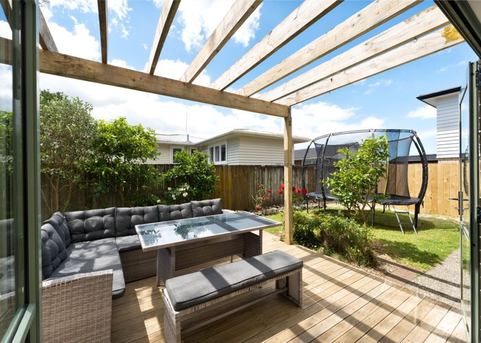  at 33 Woodford Avenue, Henderson, Waitakere City, Auckland