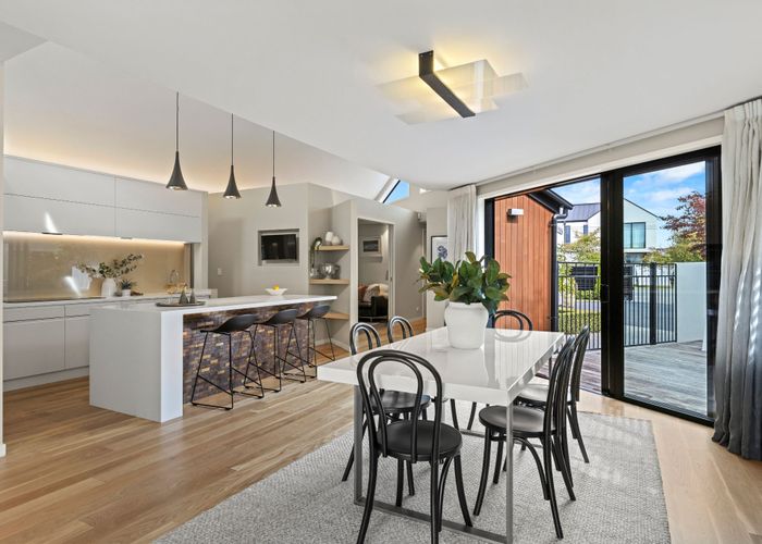  at 15 St Andrews Square, Strowan, Christchurch City, Canterbury