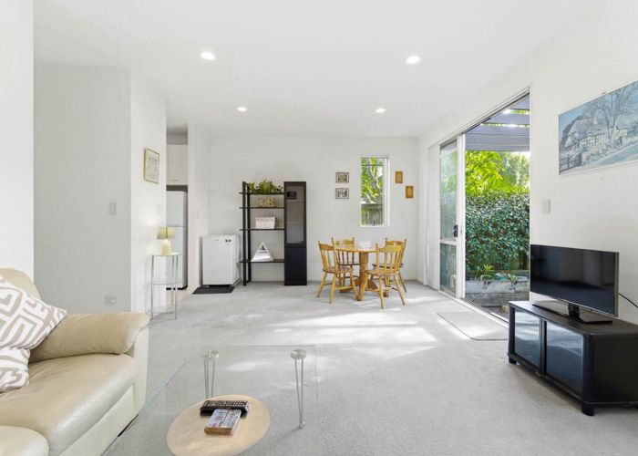  at 2/38 Fields Parade, Oteha, North Shore City, Auckland