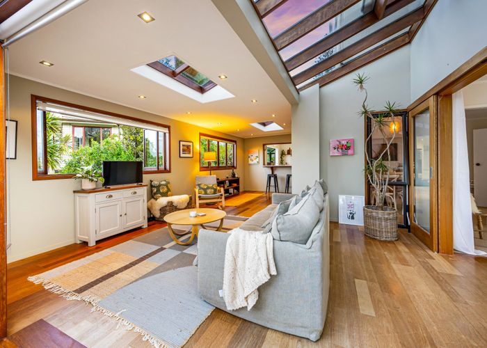  at 2/10e Penning Road, Castor Bay, North Shore City, Auckland
