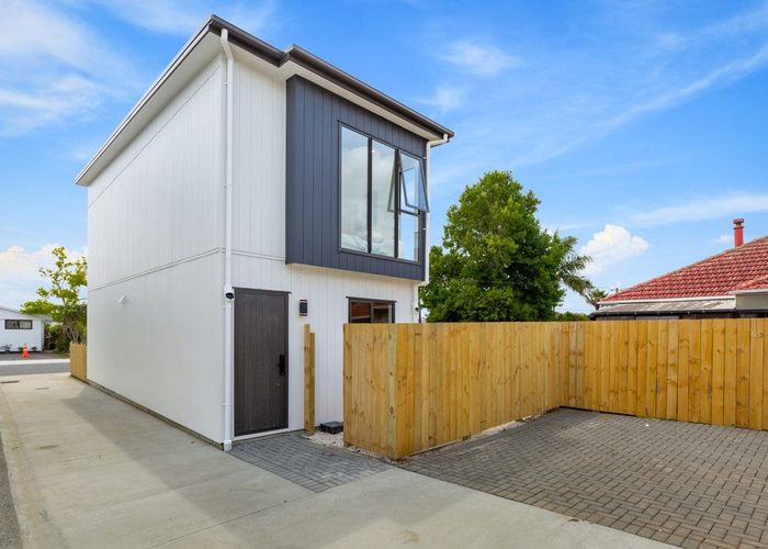  at 20A Fairdene Avenue, Henderson, Waitakere City, Auckland