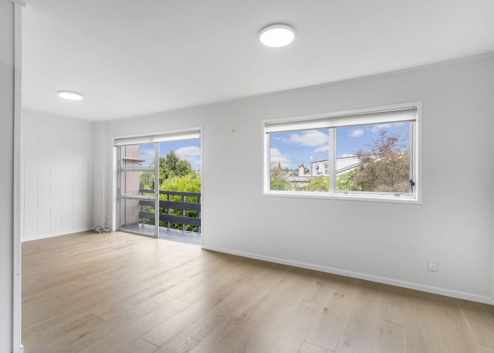  at 4/32 Mountain View Road, Morningside, Auckland City, Auckland