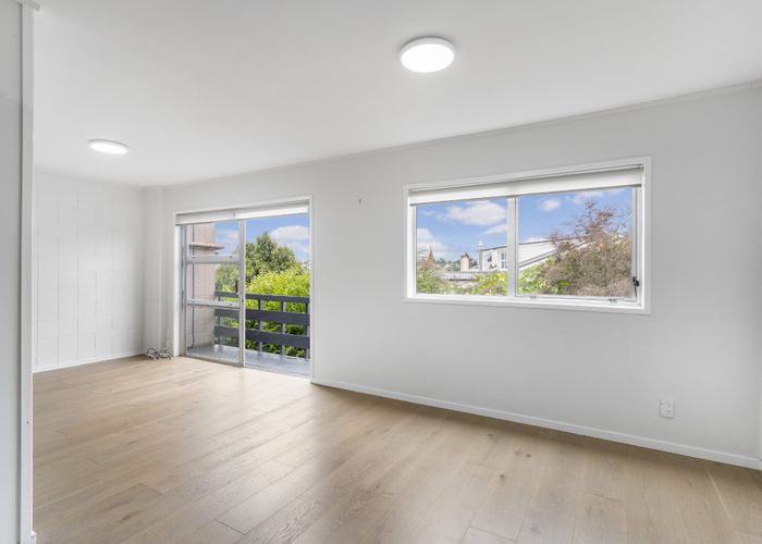  at 4/32 Mountain View Road, Western Springs, Auckland
