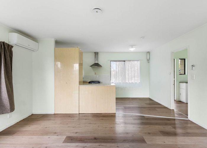  at 2/32 Maplesden Drive, Clendon Park, Manukau City, Auckland