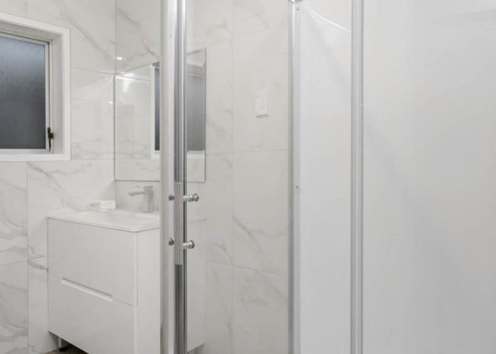  at 2/4 Roys Road, Weymouth, Manukau City, Auckland
