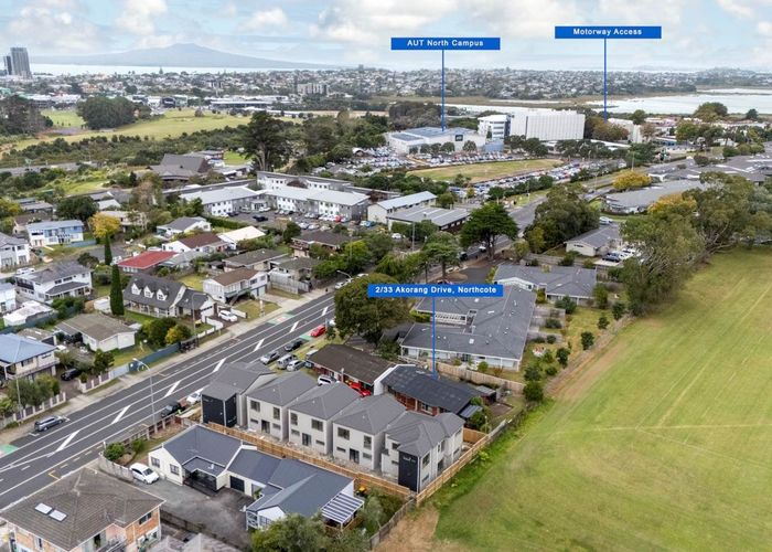 at 2/33 Akoranga Drive, Northcote, North Shore City, Auckland