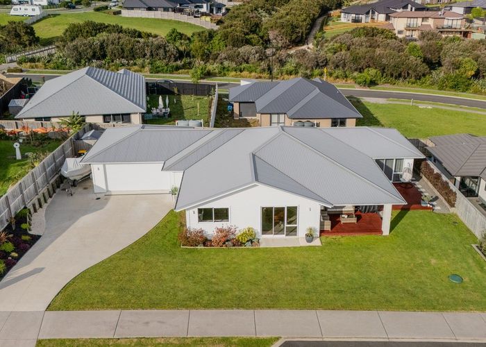  at 32 Omahuru Road, Glenbrook, Franklin, Auckland