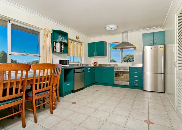  at 4/205 Onewa Road, Birkenhead, Auckland