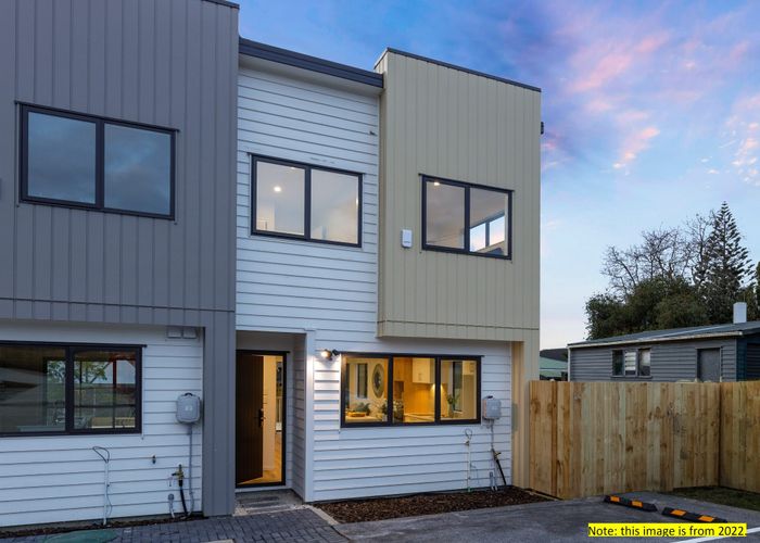  at 14/25 Vodanovich Road, Te Atatu South, Waitakere City, Auckland